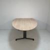 Half ovale Ahrend vergadertafel
