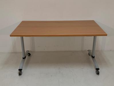 Verrijdbare / kantelbare tafel gebruikt 140x80cm
